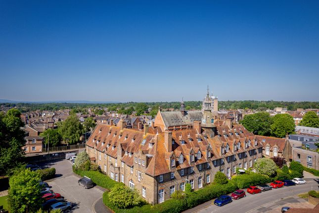 1-bed flat on Flat 32, The Priory Syresham Gardens, Haywards Heath, £1,130/mo