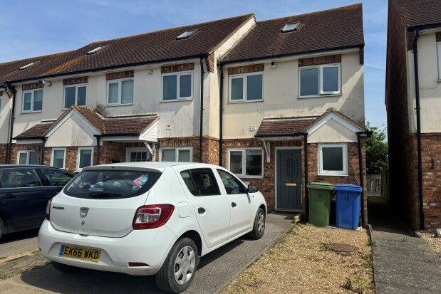 End terrace house to rent in Halfway Road, Sheerness