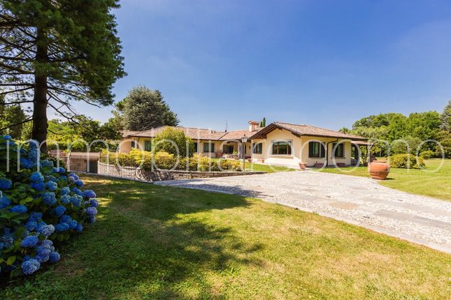 Thumbnail Villa for sale in Villa Guardia Como, Lombardy, Italy