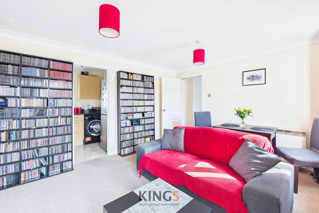 31 Walsingham Close, Hatfield photo 3