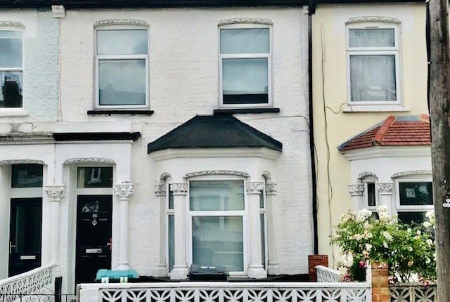 Thumbnail Terraced house to rent in Glenwood Road, London