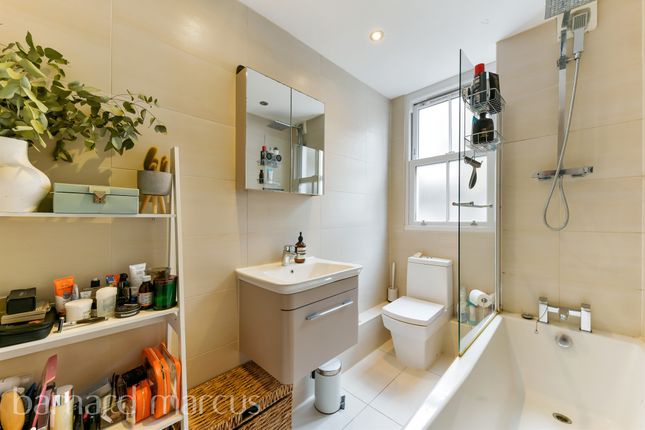 Flat for sale in Latchmere Road, London