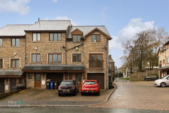 Thumbnail Town house for sale in Standroyd Road, Colne