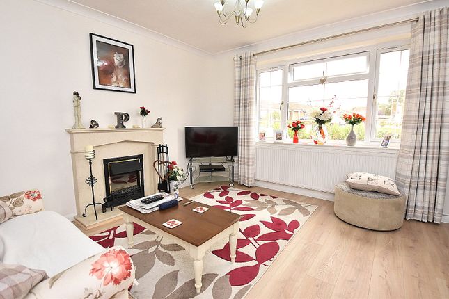 2, Elm Drive, Somerset photo 4