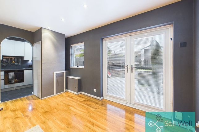8, Mortlake Close, Manchester photo 3