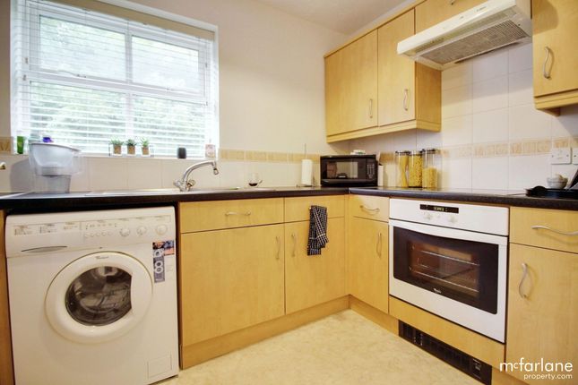 32 Carter Close, Swindon photo 4