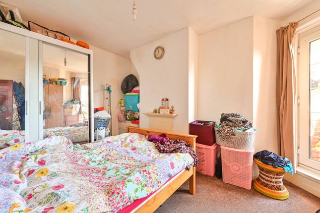 Thumbnail Flat for sale in Reardon House, Wapping E1W, Wapping, London,