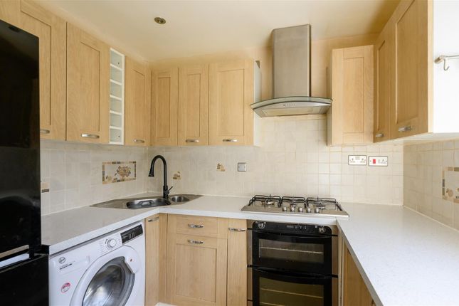32, Silverdale Court, York photo 2