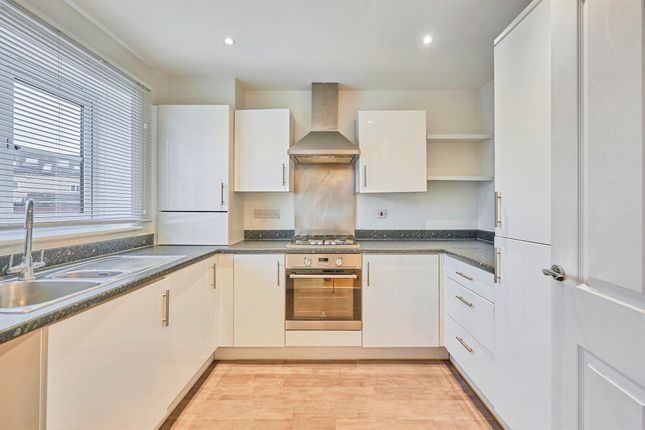 21, Strachey Close, Saffron Walden photo 2