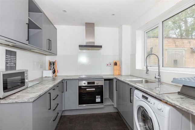 22, Lenhurst Way, Worthing photo 2