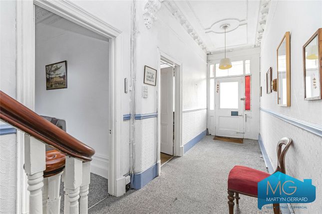 22, Womersley Road, London photo 4