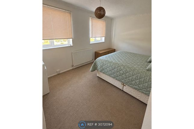 Handcross Court, Corby photo 5