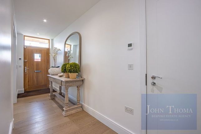 8, Chigwell Grange, High Road, Chigwell photo 3