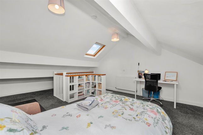 5, Dobbin Lane, Rossendale photo 4