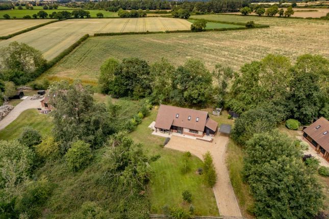 Woodland cottage, North Lane, Fakenham photo 2