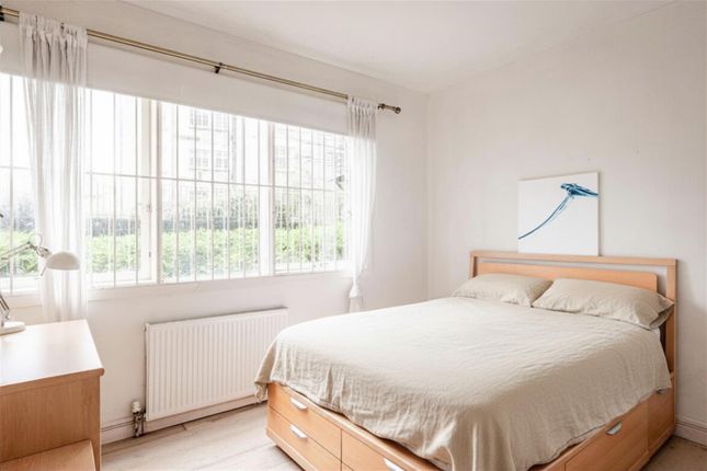 Flat 2, Hungerford House, Napier Place, London photo 4