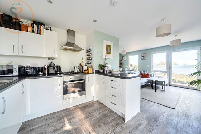 Flat 13, London photo 4