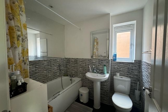 9, Edgeworth Close, Slough photo 5
