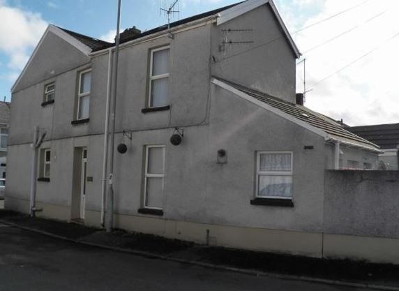 Thumbnail Terraced house to rent in Swansea Road, Llanelli