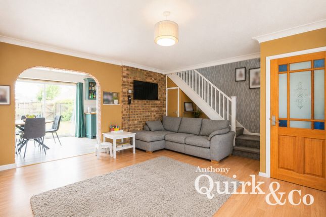 117, Hilton Road, Canvey Island photo 2