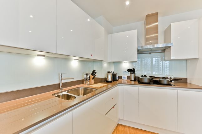 Flat to rent in Arena Tower, 25 Crossharbour Plaza, Canary Wharf