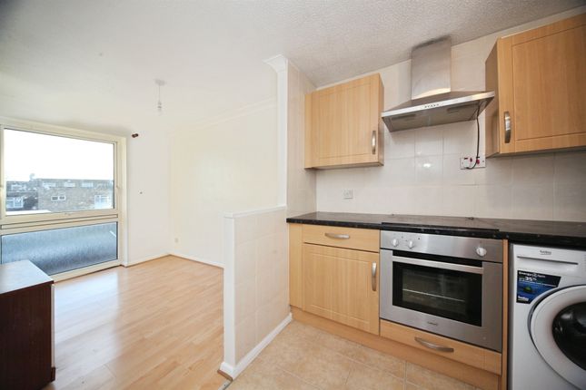 137, Copenhagen Close, Luton photo 5