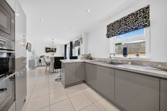 4, Dalby Lane, Leeds photo 2