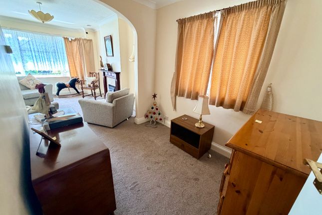 34 Exton Avenue, Luton, Bedfordshire photo 3