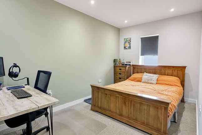 Town house for sale in Perne Close, Cambridge