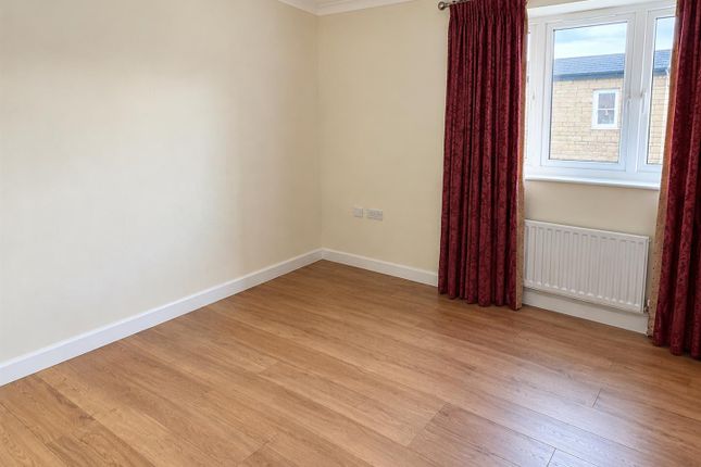 28, Knapps Crescent, Cheltenham photo 4