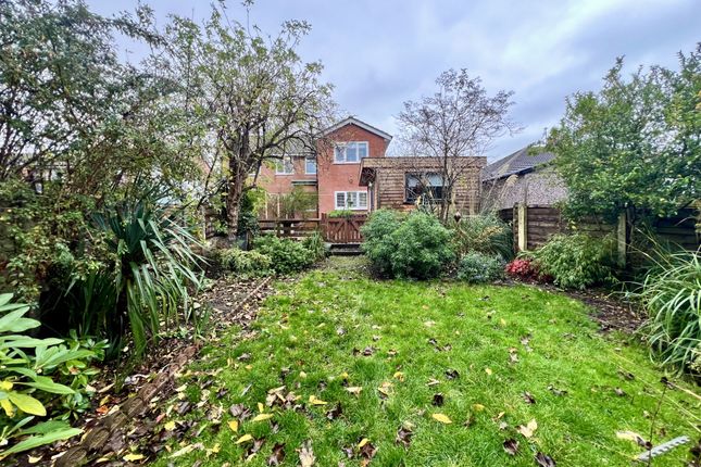 27, Fieldhouse Avenue, Thornton photo 2