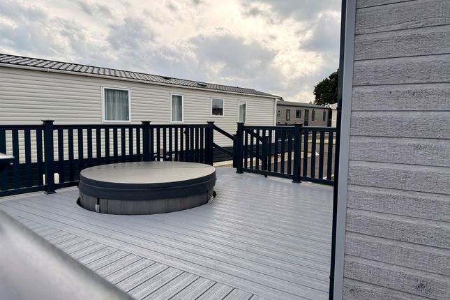 Holland Lodge, Mill Rythe Coastal Village, Havant Road photo 3