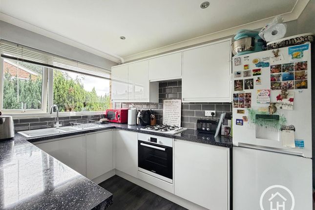 25, Gladwyn Close, Gillingham photo 3