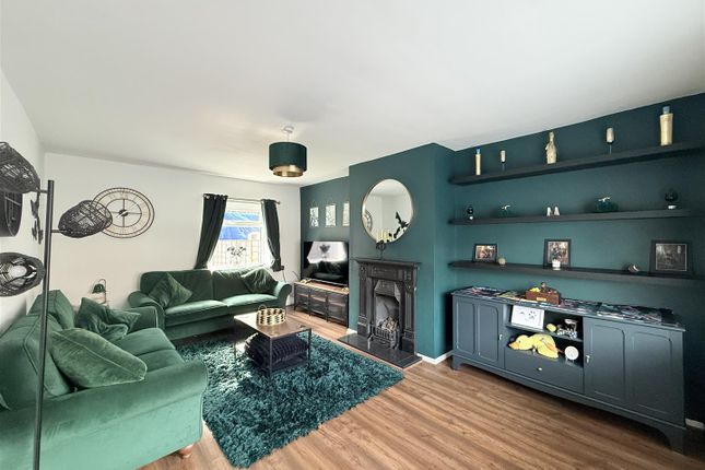73, Stamford Drive, Stalybridge photo 3