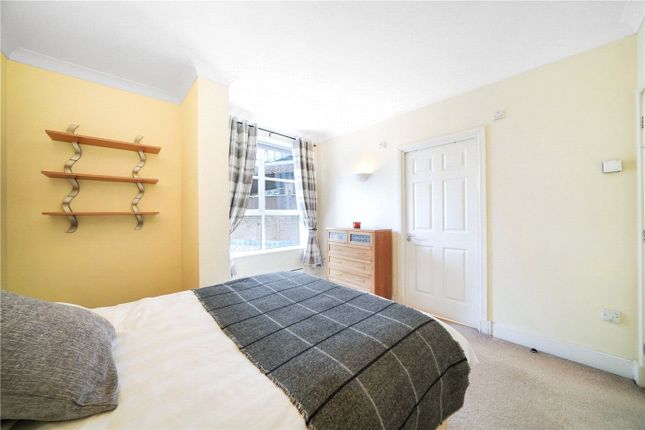 Flat to rent in Worple Road, London