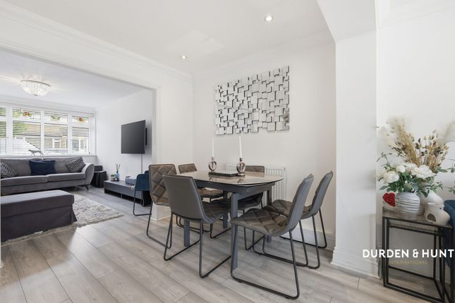 3 Oxford Avenue, Hornchurch photo 4