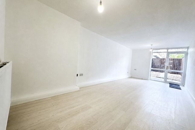 35, Collingwood Court, Washington photo 2