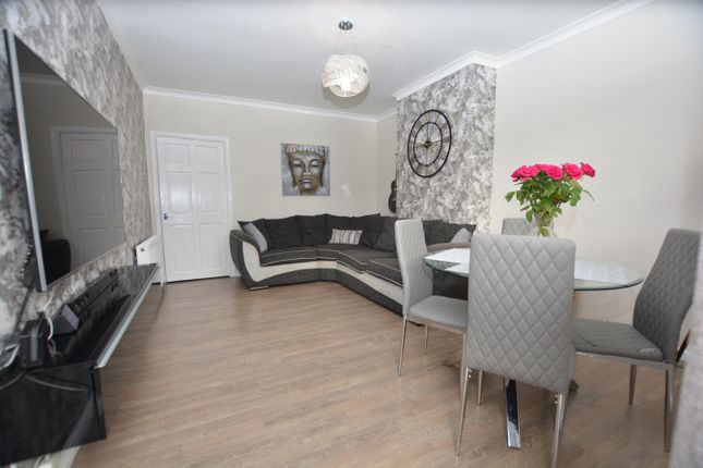 Flat for sale in Thornhouse Avenue, Irvine