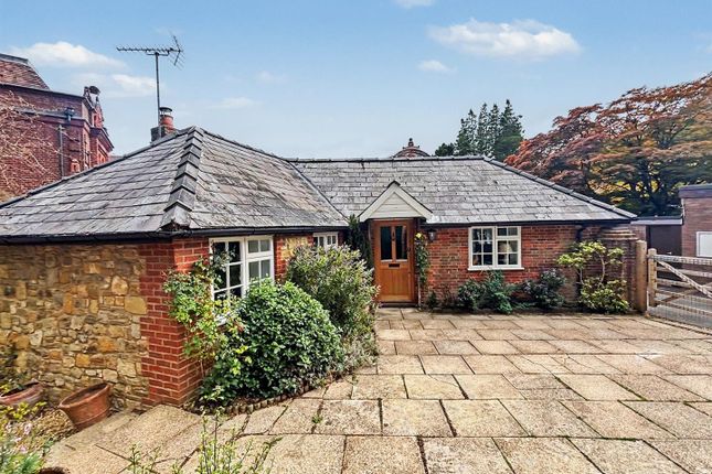 2-bed house on Keepers Cottage, Lythe Hill Park, Haslemere, £675,000