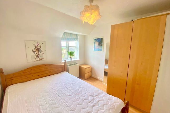 Room to rent in Rembrandt Way, Reading