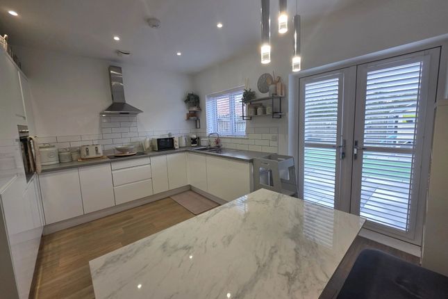 28, Cilgant Eirin Tonyrefail, Porth photo 3