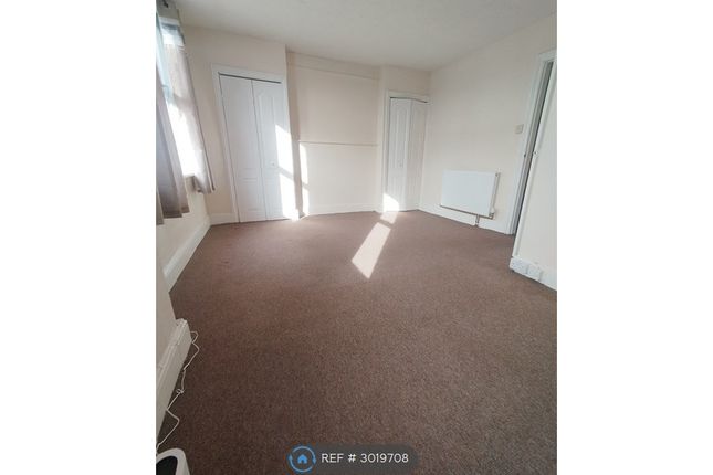 Flat, Hendford Hill, Yeovil photo 5