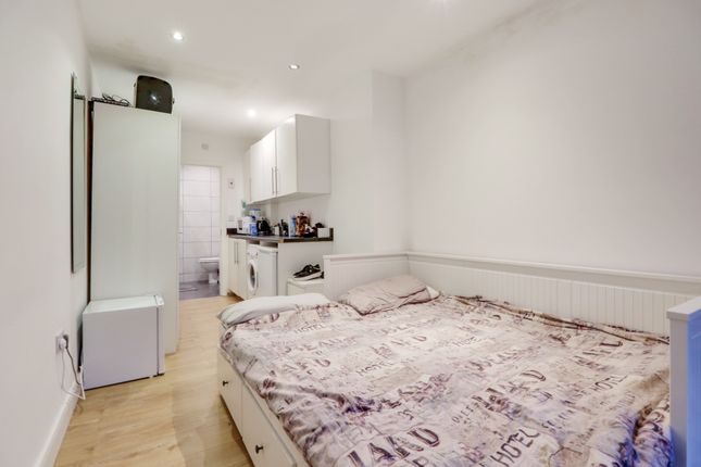 Thumbnail Room to rent in West Hill, Wembley