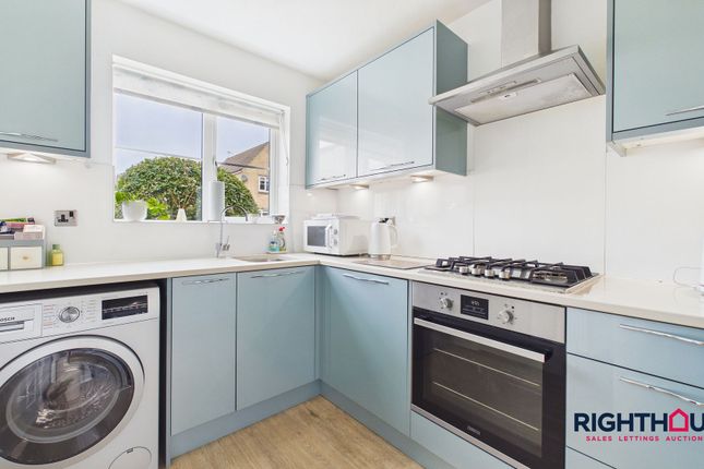 9 Bunting Drive, Bradford photo 3