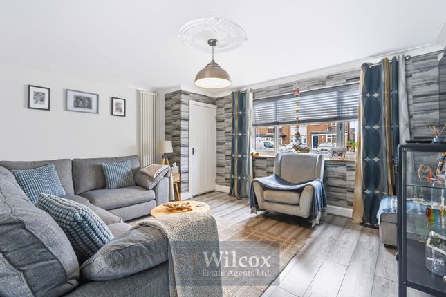 122 Somerton Road, Bolton photo 2