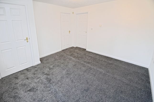 10, Goodfellow Close, Bradford photo 5