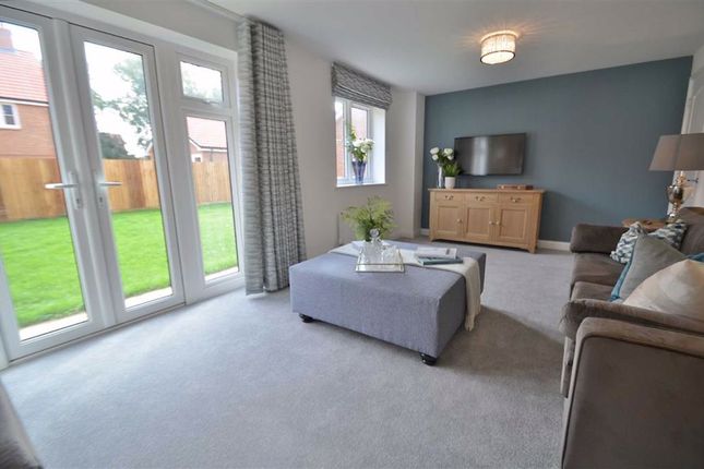 Thumbnail Detached house for sale in Bedford Road, Houghton Regis, Dunstable