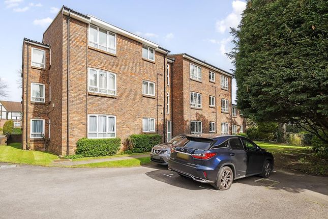 Flat for sale in Hatch End, Pinner