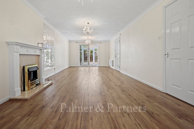 14, Hadrian Close, Essex photo 3