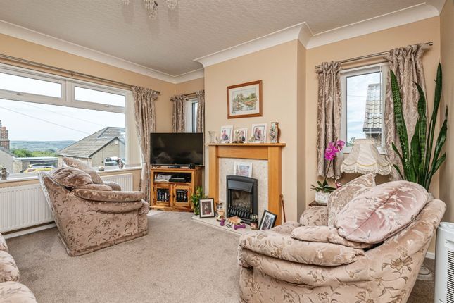 10, West Lodge Crescent, Huddersfield photo 4